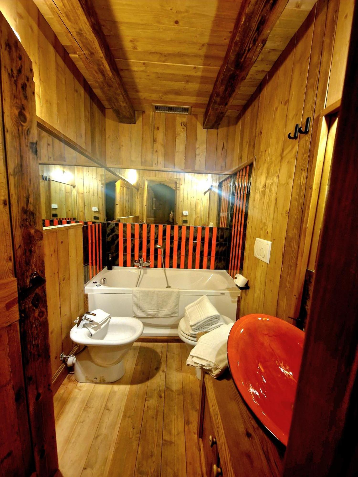 Chalet Euthalia Restaurant & Suites San Giacomo  Bagian luar foto